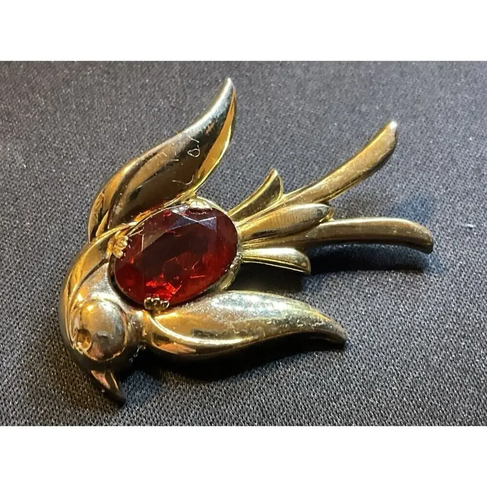 Vintage Coro Pegasus Red Jelly Belly Gilt Gold Tone Bird Brooch